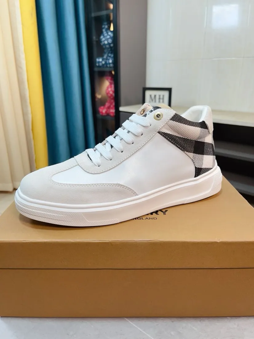 Ex-factory price 420🌹🌹"burberry" Burberry high-top original brand imported from Italy, selected cowhide with electric embroidered logo➕Genuine leather lining, breathable and comfortable (refuses to discolor and grind feet) Sole: non-slip rubber outsole, original quality, super comfortable Korean style shoes🏃 Men's shoe size: 38-44,